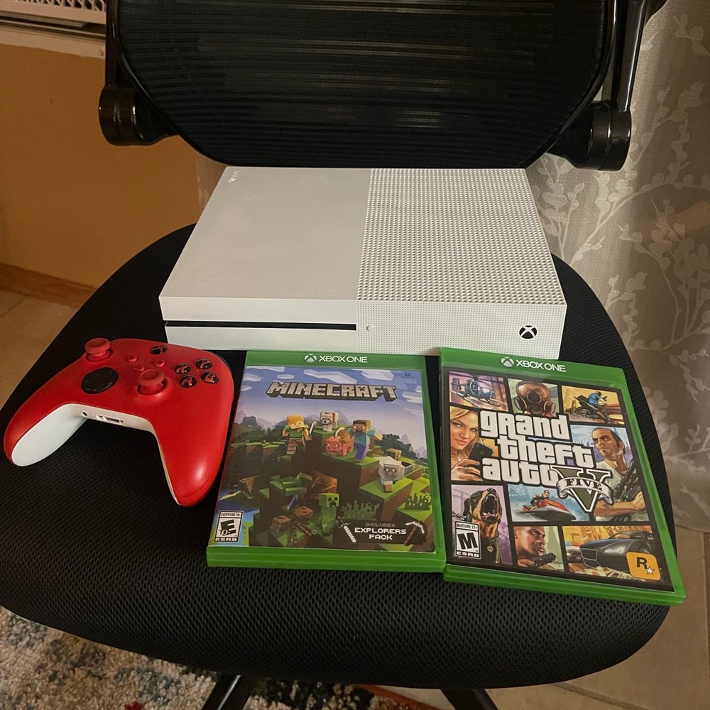 XBOX ONE S FOR SELL , COMES WITH 2 GAMES AND CONTROLLER